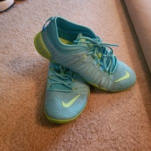 nike minimalist shoes